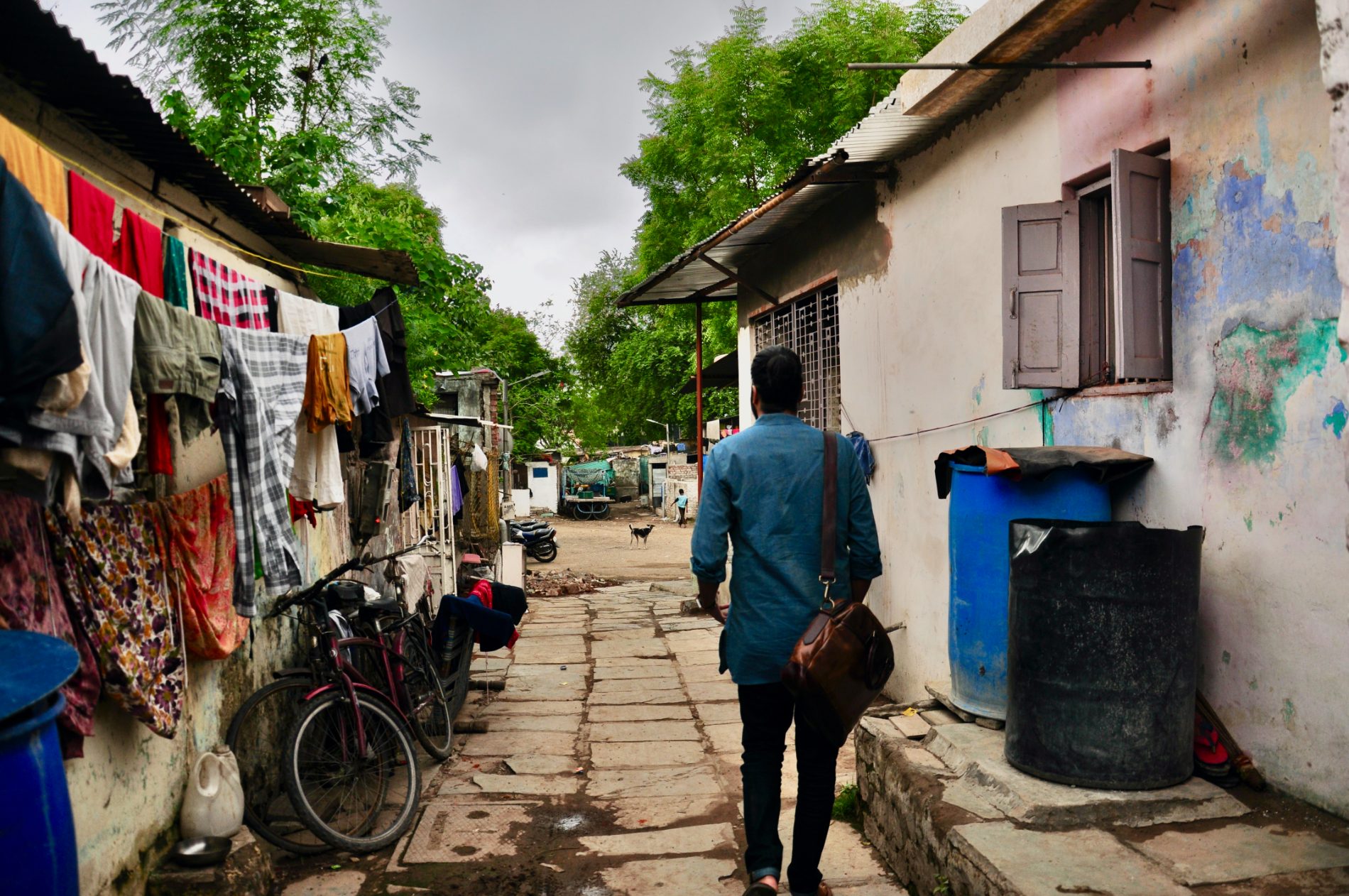 An informal settlement near the Sabarmati River, Ahmedabad